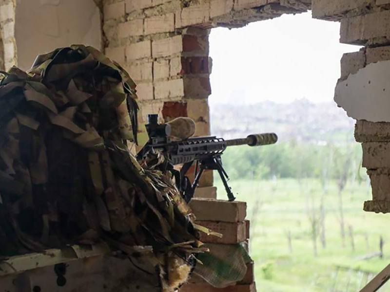 Видео ночной работы снайпера РФ с ликвидацией противника появилось в Сети