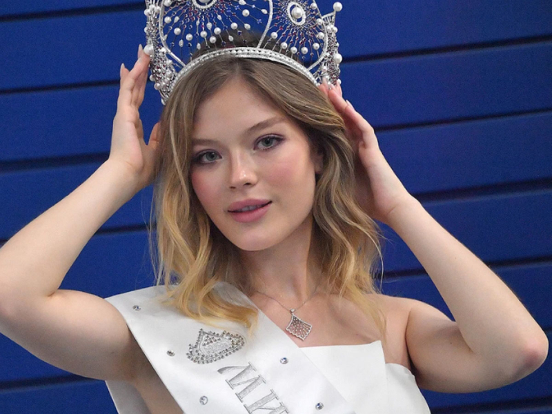 “А как же титул?”: “Мисс Россия-2022” Анна Линникова переехала жить в США