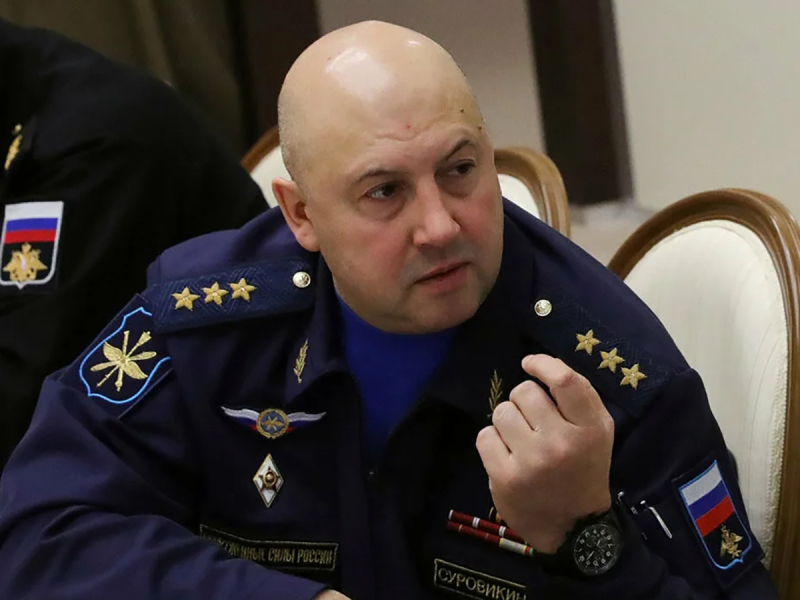 “Не уволен, не в тюрьме, не похищен”: В ФСБ рассказали, где находится генерал Суровикин
