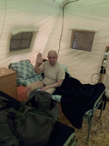 Опубликовано свежее фото Евгения Пригожина в палаточном лагере ЧВК “Вагнер”